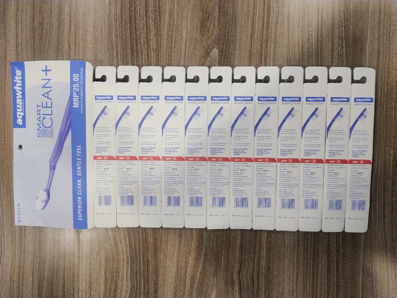 AQUAWHITE SMART CLEAN PLUS 12 UP HANGER (Minimum Order : 25 Boxes - 48 Hanger/Box) (8 Rs PCs)