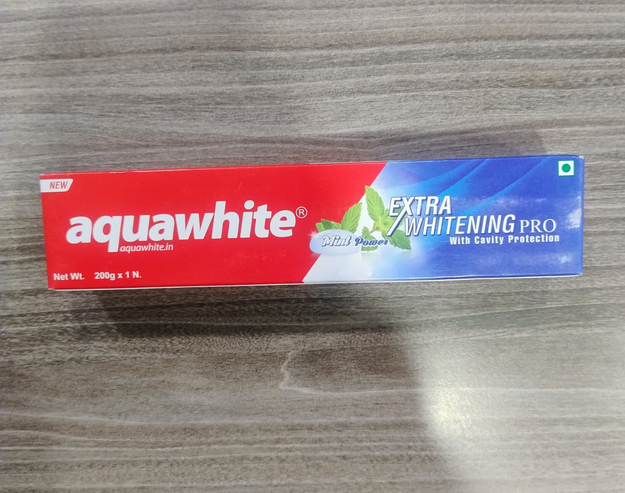 AQUAWHITE EXTRA WHITENING PRO TOOTHPASTE 200g  (Minimum Order : 40 Boxes -72 Pcs/Box) (42 Rs Pcs)